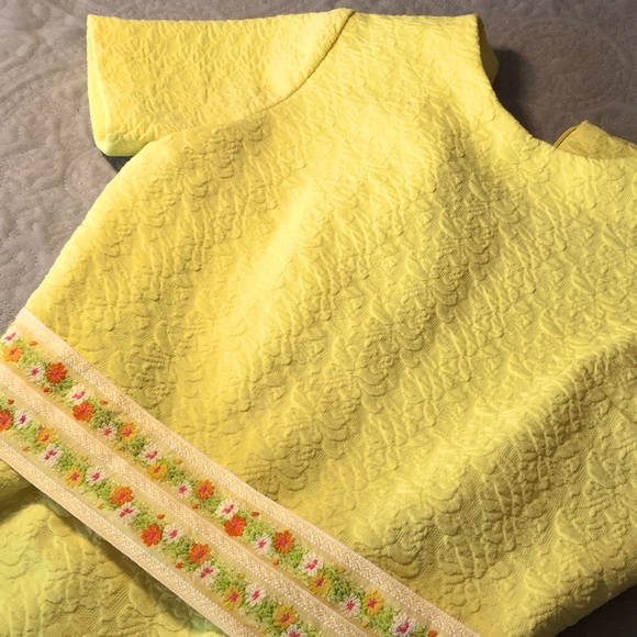 Vintage 40s-50s dress in Bright Yellow with custom embroidered floral belt. - Picture 3 of 16